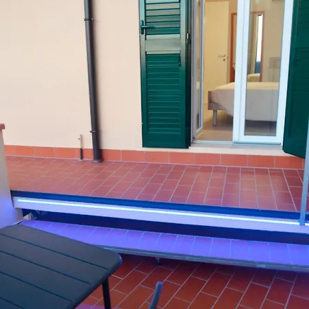 Domus Miniato 招待所