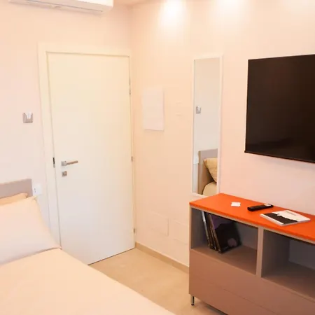 Domus Miniato 招待所 3*