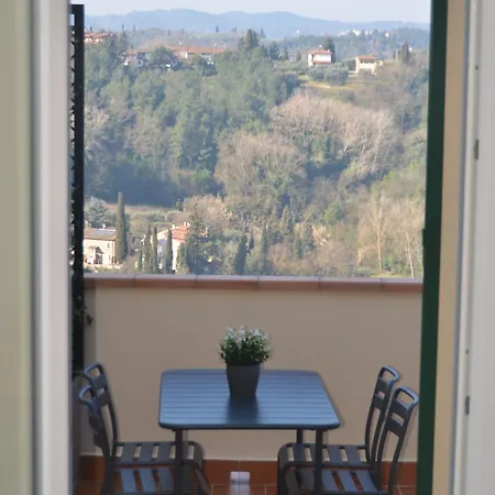 Domus Miniato 招待所 3*