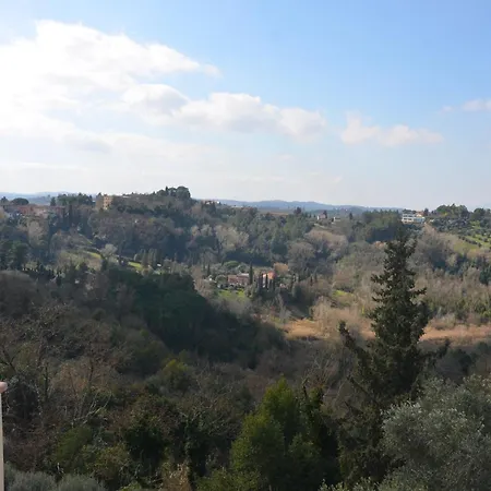 Domus Miniato 招待所 3*